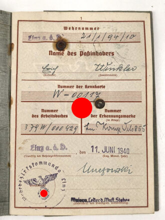 Wehrpaß Luftwaffe, eingestellt am 1.5.41 bei Luftnachrichten Kompanie Fliegerhorst Wels.