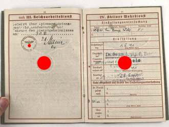 Wehrpaß Luftwaffe, eingestellt am 1.5.41 bei Luftnachrichten Kompanie Fliegerhorst Wels.