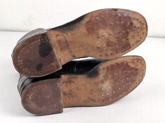 Luftwaffe, Paar Stiefel für Fallschirmjäger. Ungetragenes Paar in sehr gutem Zustand, rotbraune Ausführung, Sohlenlänge knapp über 32cm . In dieser Qualität selten