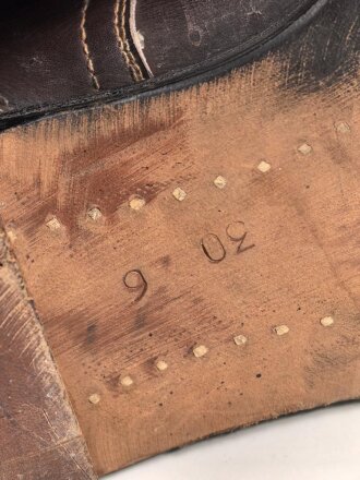 Luftwaffe, Paar Stiefel für Fallschirmjäger. Ungetragenes Paar in sehr gutem Zustand, rotbraune Ausführung, Sohlenlänge knapp über 32cm . In dieser Qualität selten