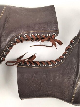 Luftwaffe, Paar Stiefel für Fallschirmjäger. Ungetragenes Paar in sehr gutem Zustand, rotbraune Ausführung, Sohlenlänge knapp über 32cm . In dieser Qualität selten