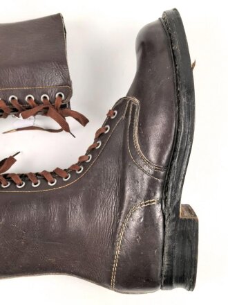 Luftwaffe, Paar Stiefel für Fallschirmjäger. Ungetragenes Paar in sehr gutem Zustand, rotbraune Ausführung, Sohlenlänge knapp über 32cm . In dieser Qualität selten