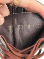 Luftwaffe, Paar Stiefel für Fallschirmjäger. Ungetragenes Paar in sehr gutem Zustand, rotbraune Ausführung, Sohlenlänge knapp über 32cm . In dieser Qualität selten