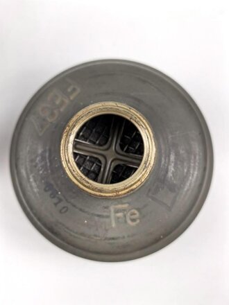 Luftwaffe, Gasmaskenbeutel  für Fallschirmjäger. Getragenes Stück, Hersteller bwz. Druckknöpfe und Reissverschluss gängig.. Der D-Ring an Beutel mit älterer Reparaturstelle