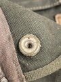 Luftwaffe, Gasmaskenbeutel  für Fallschirmjäger. Getragenes Stück, Hersteller bwz. Druckknöpfe und Reissverschluss gängig.. Der D-Ring an Beutel mit älterer Reparaturstelle
