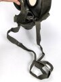 Luftwaffe, Gasmaskenbeutel  für Fallschirmjäger. Getragenes Stück, Hersteller bwz. Druckknöpfe und Reissverschluss gängig.. Der D-Ring an Beutel mit älterer Reparaturstelle