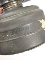 Luftwaffe, Gasmaskenbeutel  für Fallschirmjäger. Getragenes Stück, Hersteller bwz. Druckknöpfe und Reissverschluss gängig.. Der D-Ring an Beutel mit älterer Reparaturstelle