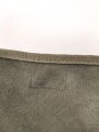 Luftwaffe, Gasmaskenbeutel  für Fallschirmjäger. Getragenes Stück, Hersteller bwz. Druckknöpfe und Reissverschluss gängig.. Der D-Ring an Beutel mit älterer Reparaturstelle