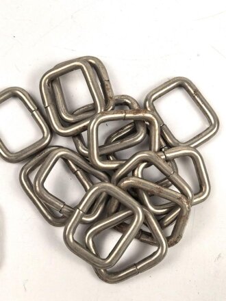 Metallbeschlag aus Wehrmachtsbeständen. Eisen vernickelt, 28x 22,5mm, sie erhalten ein ( 1 ) Stück