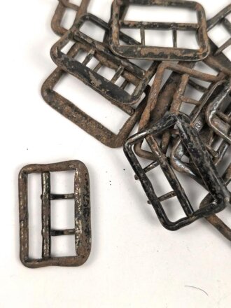 Metallbeschlag aus Eisen für Hose. Angerostet,...