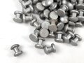 Metallbeschlag aus Wehrmachtsbeständen. Êisen, Durchmesser 9mm, Gesamthöhe 10mm, sie erhalten ein ( 1 ) Stück