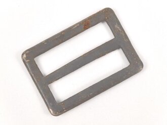 Schieber für Trageriemen der Wehrmacht. Eisen lackiert, 27 x 38mm