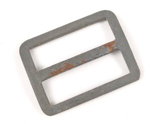 Schieber für Trageriemen der Wehrmacht. Eisen lackiert, 34 x 44mm