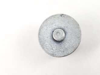 Eiserner Beschlag Wehrmacht, Durchmesser 12mm, Gesamthöhe 10mm. Sie erhalten ein ( 1 ) Stück