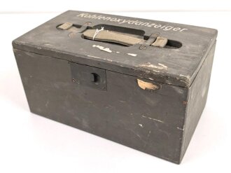 Transportkasten für Kohlenoxydanzeiger der Wehrmacht. Originallack, mit der Inneneinteilung.