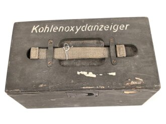 Transportkasten für Kohlenoxydanzeiger der Wehrmacht. Originallack, mit der Inneneinteilung.