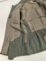 Heer, Feldbluse Modell 1940 für einen Obergefreiten der Kraftfahrtruppe. Leicht getragenes Kammerstück von 1941 . Die Kragenspiegel maschinenvernäht, der Brustadler von Hand. Im Rückenbereich diverse kleinere Schäden, sonst gut