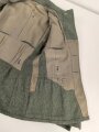 Heer, Feldbluse Modell 1940 für einen Obergefreiten der Kraftfahrtruppe. Leicht getragenes Kammerstück von 1941 . Die Kragenspiegel maschinenvernäht, der Brustadler von Hand. Im Rückenbereich diverse kleinere Schäden, sonst gut