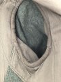 Heer, Feldbluse Modell 1940 für einen Obergefreiten der Kraftfahrtruppe. Leicht getragenes Kammerstück von 1941 . Die Kragenspiegel maschinenvernäht, der Brustadler von Hand. Im Rückenbereich diverse kleinere Schäden, sonst gut