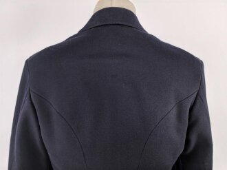 Kriegsmarine, dunkelblaue Paradejacke für einen Maschinenobergefreiten. Kammerstück von 1936, die Effekten original vernäht. Guter Zustand