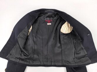 Kriegsmarine, dunkelblaue Paradejacke für einen Maschinenobergefreiten. Kammerstück von 1936, die Effekten original vernäht. Guter Zustand