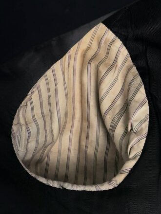 Kriegsmarine, dunkelblaue Paradejacke für einen Maschinenobergefreiten. Kammerstück von 1936, die Effekten original vernäht. Guter Zustand