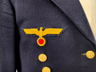 Kriegsmarine, dunkelblaue Paradejacke für einen Maschinenobergefreiten. Kammerstück von 1936, die Effekten original vernäht. Guter Zustand