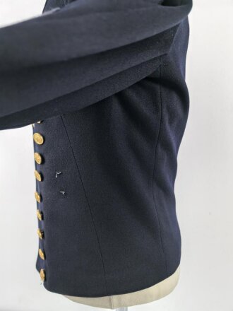 Kriegsmarine, dunkelblaue Paradejacke für einen Maschinenobergefreiten. Kammerstück von 1936, die Effekten original vernäht. Guter Zustand