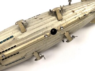 Luftschiff / Zeppelin " LZ 129 Hindenburg" als Kinderspielzeug aus Blech der Firma " Tippco"  Länge 29cm, Original Bemalt, die Luftschraube aus Zelluloid, Funktioniert einwandfrei. Ungereinigtes Stück
