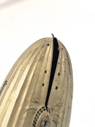 Luftschiff / Zeppelin " LZ 129 Hindenburg" als Kinderspielzeug aus Blech der Firma " Tippco"  Länge 29cm, Original Bemalt, die Luftschraube aus Zelluloid, Funktioniert einwandfrei. Ungereinigtes Stück