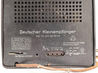 Deutscher Kleinempfänger DKE,  Ungereinigt, Optisch guter Gesamtzustand, Funktion nicht geprüft. Die Rückwand halte ich für eine sehr gute neuzeitliche Anfertigung.