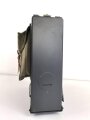 Funksprechgerät a " Fusp. a" Wehrmacht, datiert 1937. Gerät Nummer 37 von 200 gebauten. Extrem seltenes Stück, das Gesamte Gehäuse samt Antenne ist ein sehr guter, neuzeitlicher Nachbau.