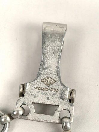 Borddolch Luftwaffe. Aluminiumausführung, die Sonnenräder vergoldet. Originale Griff und Scheidenbelederung, die Klinge von Eickhorn Solingen leicht fleckig, sonst sehr guter Zustand