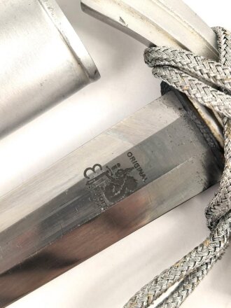 Borddolch Luftwaffe. Aluminiumausführung, die Sonnenräder vergoldet. Originale Griff und Scheidenbelederung, die Klinge von Eickhorn Solingen leicht fleckig, sonst sehr guter Zustand