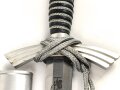 Borddolch Luftwaffe. Aluminiumausführung, die Sonnenräder vergoldet. Originale Griff und Scheidenbelederung, die Klinge von Eickhorn Solingen leicht fleckig, sonst sehr guter Zustand