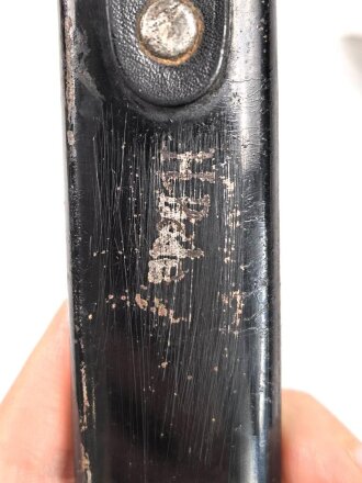 Fahrtenmesser für Angehörige der Hitler Jugend.  Getragenes Stück mit Devise, Doppelhersteller Tiger Solingen . Griffraute wackelt leicht, Scheide Originallack
