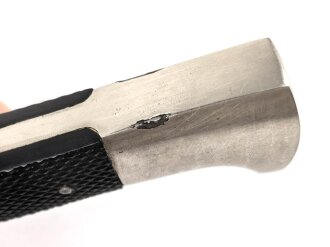 Fahrtenmesser für Angehörige der Hitler Jugend.  Getragenes Stück mit Devise, Doppelhersteller Tiger Solingen . Griffraute wackelt leicht, Scheide Originallack