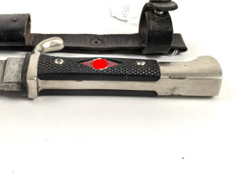 Fahrtenmesser für Angehörige der Hitler Jugend.  Getragenes Stück mit Devise, Doppelhersteller Tiger Solingen . Griffraute wackelt leicht, Scheide Originallack