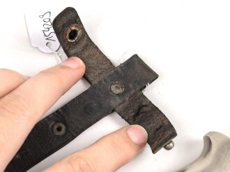 Fahrtenmesser für Angehörige der Hitler Jugend.  Getragenes Stück mit Devise, Doppelhersteller Tiger Solingen . Griffraute wackelt leicht, Scheide Originallack