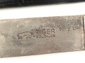 Fahrtenmesser für Angehörige der Hitler Jugend.  Getragenes Stück mit Devise, Doppelhersteller Tiger Solingen . Griffraute wackelt leicht, Scheide Originallack