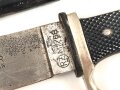 Fahrtenmesser für Angehörige der Hitler Jugend.  Getragenes Stück mit Devise, Doppelhersteller Tiger Solingen . Griffraute wackelt leicht, Scheide Originallack