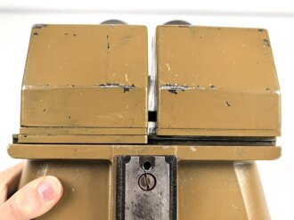 Flakfernrohr DF 10 x 80 Wehrmacht. Hersteller dkl. Klare Durchsicht, gängig, neuzeitlich überlackiertes Stück, zusätzliche Bohrungen angebracht