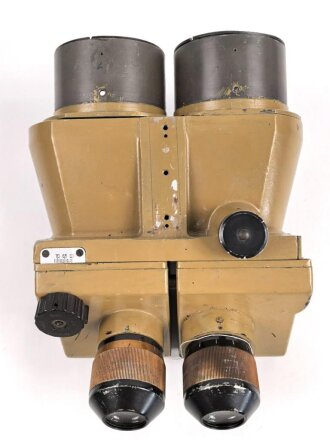 Flakfernrohr DF 10 x 80 Wehrmacht. Hersteller dkl. Klare Durchsicht, gängig, neuzeitlich überlackiertes Stück, zusätzliche Bohrungen angebracht