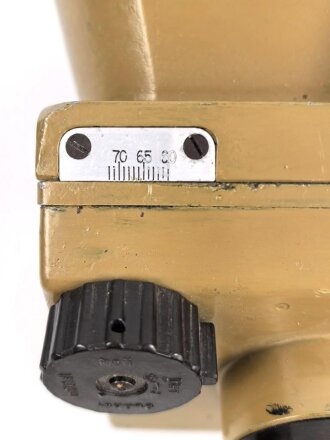 Flakfernrohr DF 10 x 80 Wehrmacht. Hersteller dkl. Klare Durchsicht, gängig, neuzeitlich überlackiertes Stück, zusätzliche Bohrungen angebracht