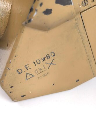 Flakfernrohr DF 10 x 80 Wehrmacht. Hersteller dkl. Klare Durchsicht, gängig, neuzeitlich überlackiertes Stück, zusätzliche Bohrungen angebracht