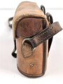 Schweiz, lederner Behälter zum Armee Fernglas. Datiert 1935, gebraucht