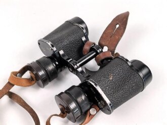 Schweiz, Doppelfernrohr 8 x 30 Armee Modell datiert 1977. Hersteller "Kern Aarau"  Glasklare Durchsicht, Strichplatte links deutlich. Im Kunststoffbehälter.