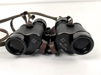Schweiz, Doppelfernrohr 8 x 30 Armee Modell datiert 1973. Hersteller "Kern Aarau"  Glasklare Durchsicht, Strichplatte links deutlich.