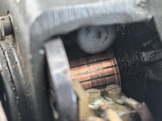 Umformer U 15a datiert 1943. Der Deckel alt überlackiert, sonst gut. Funktion nicht geprüft, selten