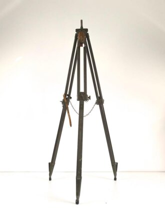 Gestell für optisches Gerät. Markiert " AST 1" Nicht ausgezogene Gesamthöhe 96cm, Zapfendurchmesser 17mm